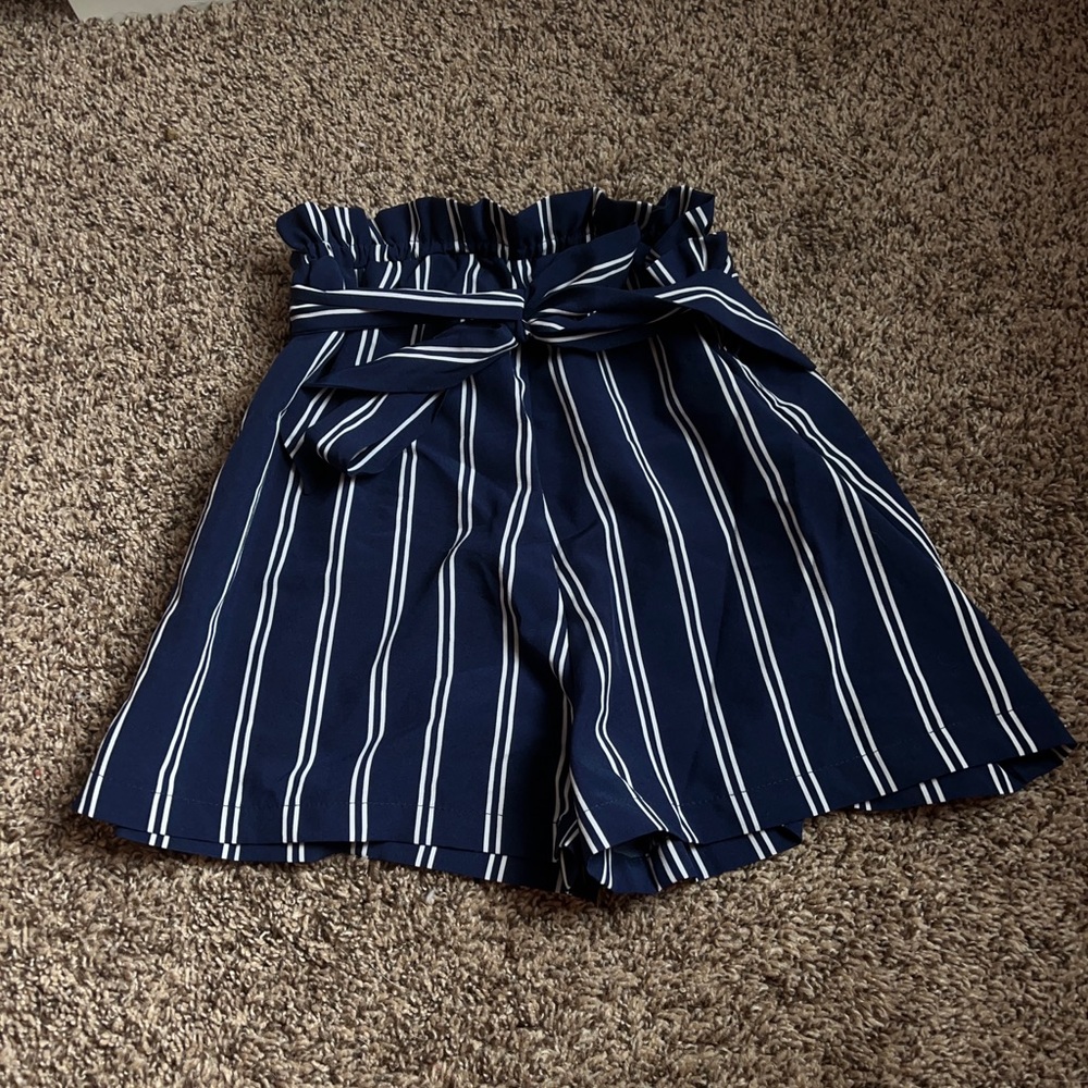 Shein cute blue/white striped high wasted short size S